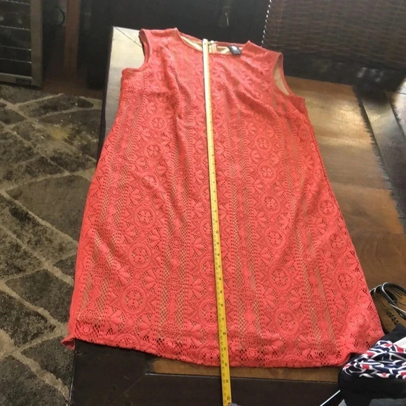 Pineapple clothing lovely lace effect overlay dress. Size small. - Picture 7 of 10